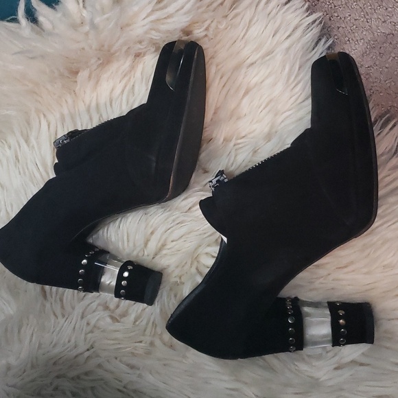 Stuart Weitzman suede leather black pointy toe 4.5" heels - Picture 2 of 9